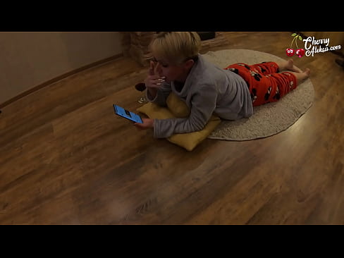 ❤️ Τρελή ξανθιά ρουφάει τεράστιο πουλί και χοροπηδάει πάνω του - πρωκτικό σεξ ☑ Πόρνο ☑